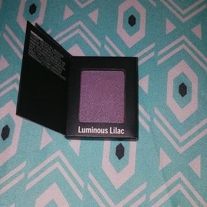 Sample size eyeshadow